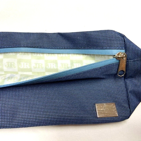 Travel Case with Waterproof  Lining ✈️🪒 - Picture 1 of 6